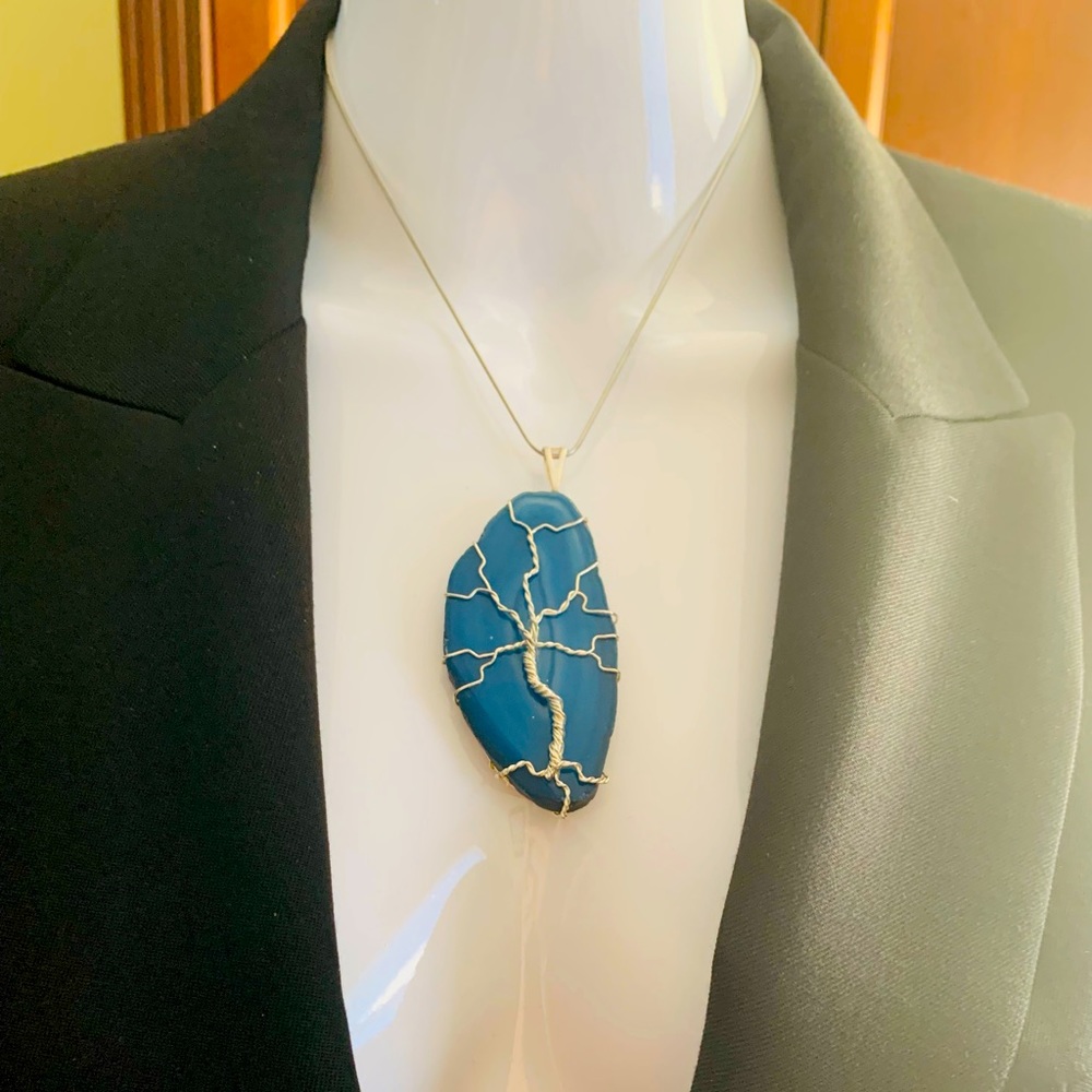 Gorgeous blue Agate stone slices pendant necklace with silver tone metal strings